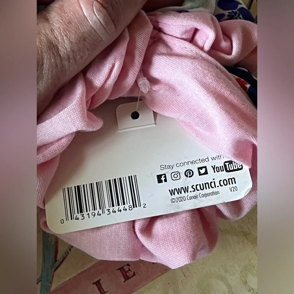 NWT Scunci 4 Piece Pinks & Blues Scrunchies